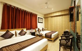 Palm Emerald Near New Delhi International Airport
